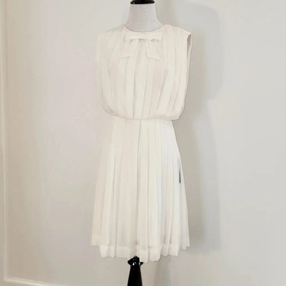 NWT || MODCLOTH || pleated dress - Picture 3 of 8